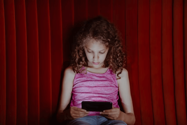 What Does Chronically Online Mean and How to Help Your Child Find a Healthy Balance