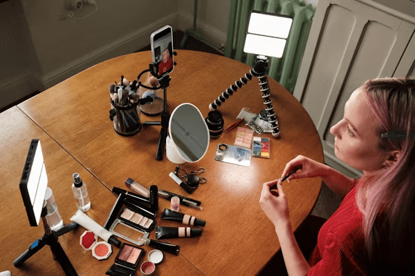 a beauty blogger is on live on TikTok