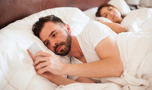 [2 Ways] How to Catch A Cheating Husband on WhatsApp?