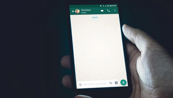 les enfants passent trop de temps sur les messages WhatsApp